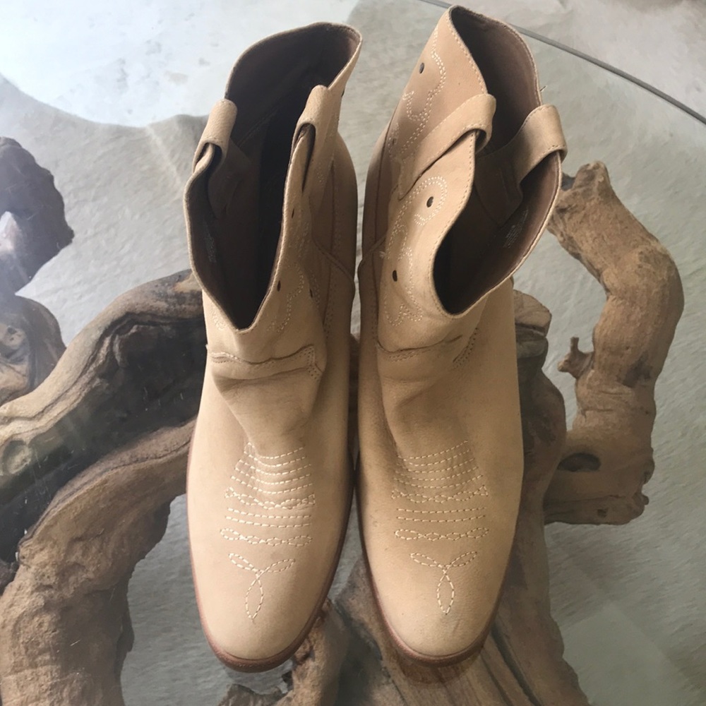 Shoes - Picture 2 of 3
